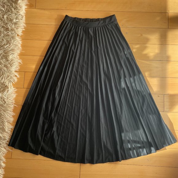 ASOS DESIGN Black Pleated Maxi Skirt - Picture 2 of 13